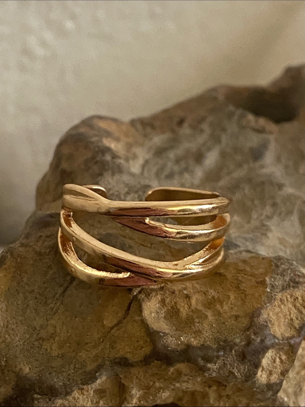 5/$10❤️❤️❤️New Gold-Tone Layered Wave Open Ring